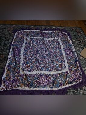 VTG 1970s Floral Fringed Piano Shaw, or Decorative Table Topper